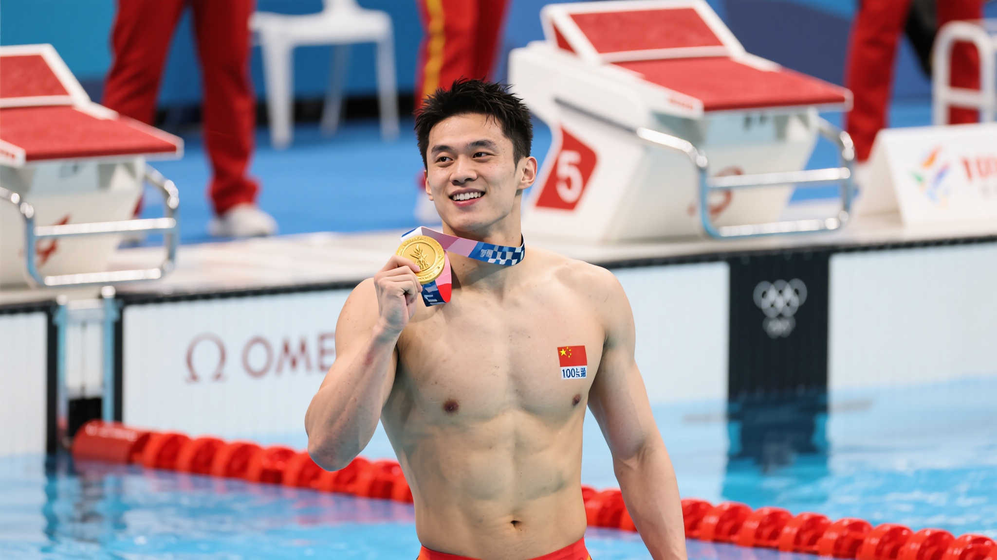 全国游泳冠军赛：徐嘉余称霸男子100米仰泳项目